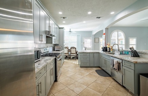 Mission Glen Estates House | Houston/Sugarland/Richmond charming spacious house 5BR/7beds/3.5BA - Asian town