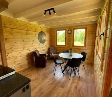 Vierakker Ski Chalet | Houten natuurhuisje met Hottub