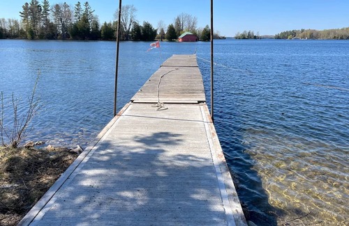 Portland Villa | Hoverland- Magnificent Waterfront Villa - Big Rideau Lake