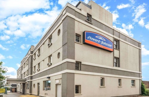Sunnyside Hotel | Howard Johnson by Wyndham Toronto Downtown West