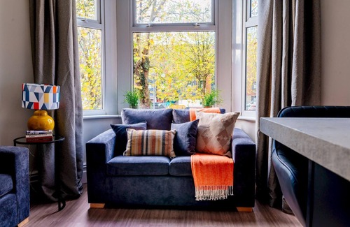 Adamsdown Apartment | Howard Gardens - 2 Bedroom Apartment in Cardiff City Centre