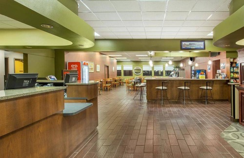 Fellowship Hotel | Howard Johnson by Wyndham Ocala FL