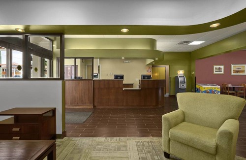 Fellowship Hotel | Howard Johnson by Wyndham Ocala FL