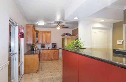 Bakersfield Hotel | Howard Johnson by Wyndham Bakersfield