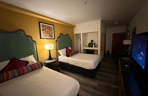 Bakersfield Hotel | Howard Johnson by Wyndham Bakersfield