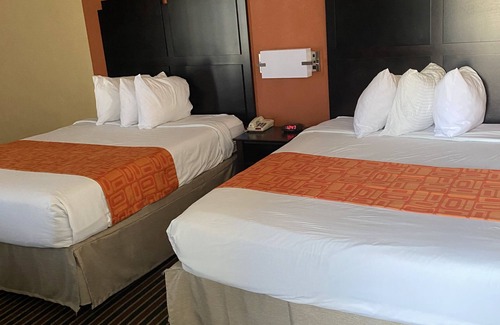 Lake Charles Hotel | Howard Johnson by Wyndham Historic Lake Charles