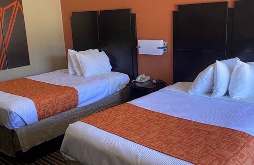 Lake Charles Hotel | Howard Johnson by Wyndham Historic Lake Charles