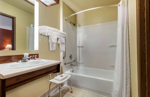 Downtown Leavenworth Hotel | Howard Johnson by Wyndham Leavenworth