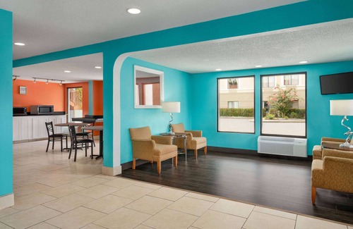 Lookout Valley Neighborhood Association Hotel | Howard Johnson by Wyndham Chattanooga Lookout Mountain I-24