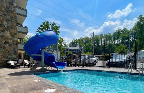 Gatlinburg Hotel | Howard Johnson by Wyndham Downtown Gatlinburg
