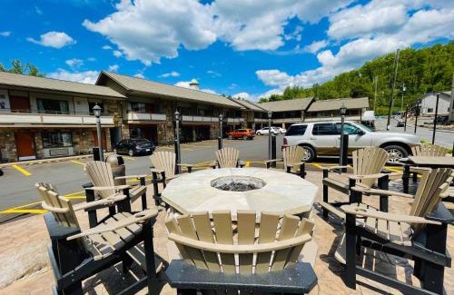 Gatlinburg Hotel | Howard Johnson by Wyndham Downtown Gatlinburg