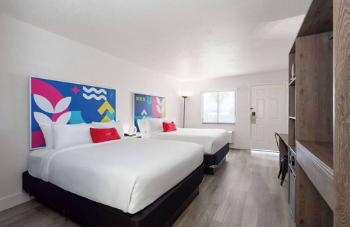 Kissimmee Hotel | Howard Johnson by Wyndham Orlando Lake Buena Vista South