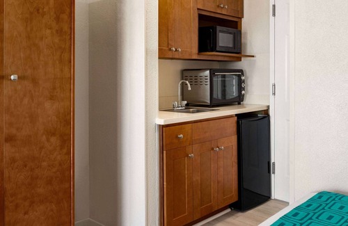 Ocean City Hotel | Howard Johnson by Wyndham Ocean City Oceanfront