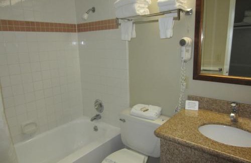 Westside Santa Cruz Hotel | Howard Johnson by Wyndham Santa Cruz