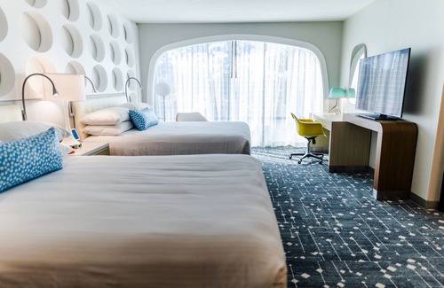 Anaheim Resort Hotel | Howard Johnson by Wyndham Anaheim Hotel & Water Playground