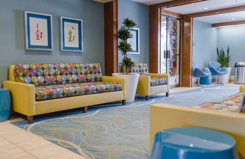 Anaheim Resort Hotel | Howard Johnson by Wyndham Anaheim Hotel & Water Playground