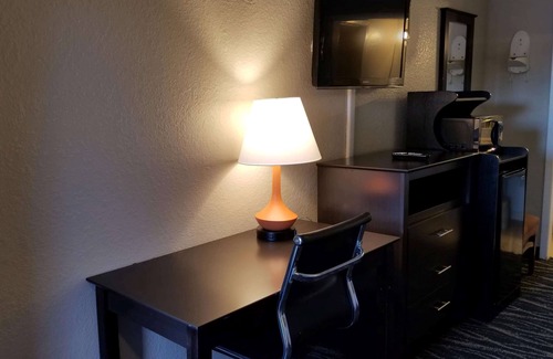 Southeast Houston Hotel | Howard Johnson by Wyndham Houston Hobby Airport