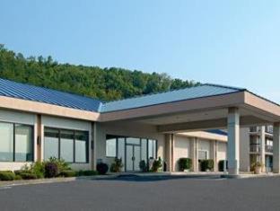 Salem Hotel | Howard Johnson by Wyndham Salem Hotel & Conference Center