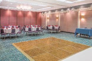 Salem Hotel | Howard Johnson by Wyndham Salem Hotel & Conference Center