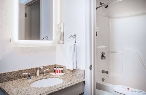 Hershey Hotel | Howard Johnson by Wyndham Hershey