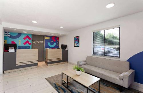 Kissimmee Hotel | Howard Johnson by Wyndham Orlando Lake Buena Vista South