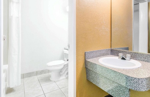 Lake City Hotel | Howard Johnson by Wyndham Lake City