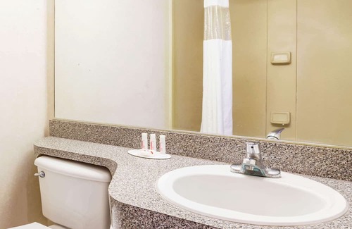 Lake City Hotel | Howard Johnson by Wyndham Lake City