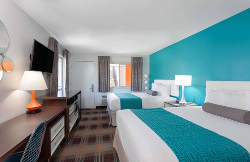 Mission Valley West Hotel | Howard Johnson by Wyndham San Diego Hotel Circle
