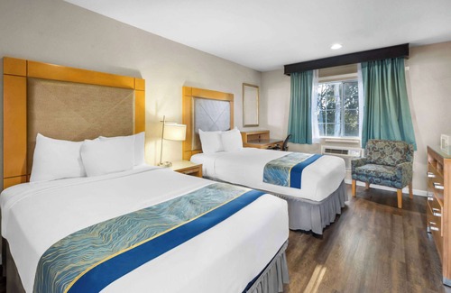 Westside Santa Cruz Hotel | Howard Johnson by Wyndham Santa Cruz