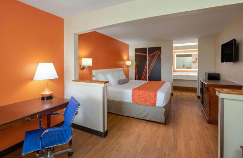 Savannah Hotel | Howard Johnson by Wyndham Savannah GA