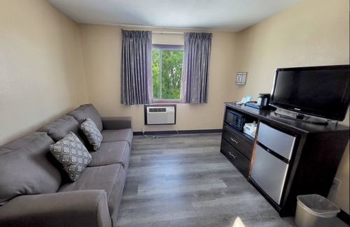 Waterloo Hotel | Howard Johnson by Wyndham Waterloo/Cedar Falls