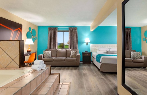 Waterloo Hotel | Howard Johnson by Wyndham Waterloo/Cedar Falls