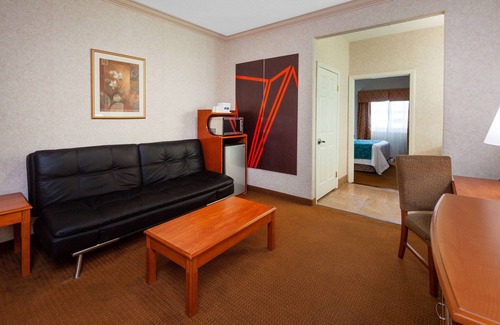 El Rancho Hotel | Howard Johnson Hotel & Suites by Wyndham Pico Rivera