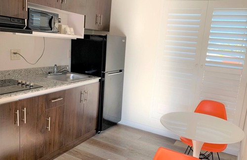 Lincoln Acres Hotel | Howard Johnson Suites by Wyndham San Diego Chula Vista/BayFt