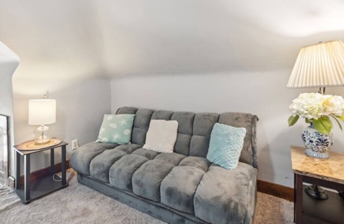 Akron House | Howard UP · Pura Vida II, 4 bedroom condo, Up
