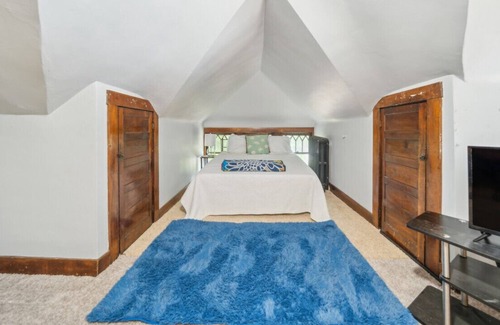 Akron House | Howard UP · Pura Vida II, 4 bedroom condo, Up