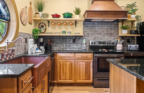Kodak Cottage | Howards Hollow! Earth Home at The Forgotten Forest!