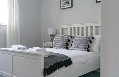 Newcastle-upon-Tyne House | Howick House - Large 3 bedroom house, Gosforth