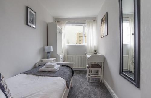Newcastle-upon-Tyne House | Howick House - Large 3 bedroom house, Gosforth
