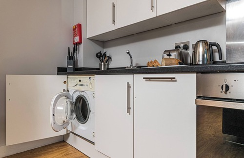 Rushmoor District Apartment | HQ Aparthotel Farnborough