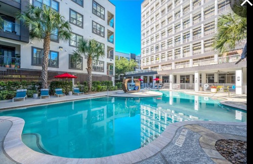 Houston Apartment | HTX Luxury Downtown Apartments 10 mins away from galleria mall private parking
