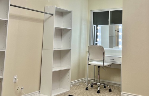 Greater Fondren Southwest House | HTX Retreat w Jacuzzi 14 Mins From RODEOHOUSTON