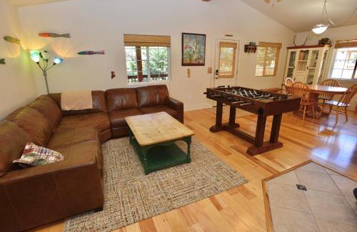 McCall House | Hubbard Cabin by Casago McCall - Donerightmanagement