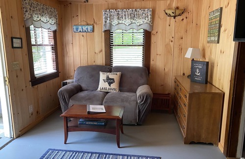 Lake George Cottage | Huckleberry Cottage at Cozy Nook
