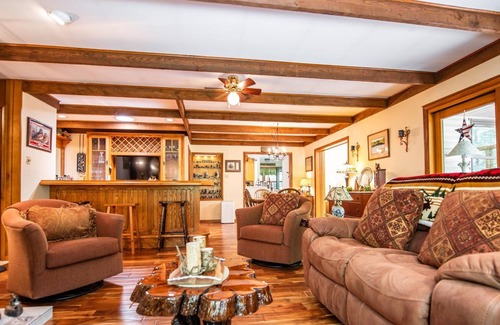Eagles Mere Cottage | Huckleberry Hollow - Robin Real Estate