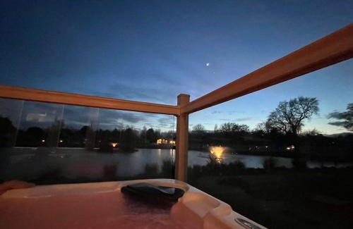Allerthorpe House | Huckleberry Lodge with Hot Tub