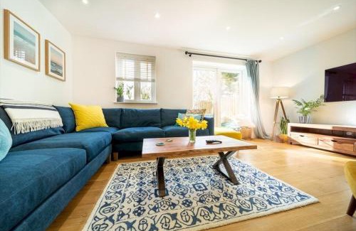 Newquay House | Huckleberry - Premium, Hot Tub, x2 Parking, Farm Shop Next door, Private Cornish Lane