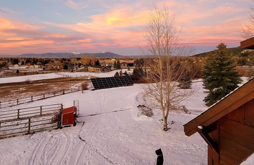 Bozeman Apartment | Huckleberry Retreat. Private, Cozy, Quiet with Beautiful Views!