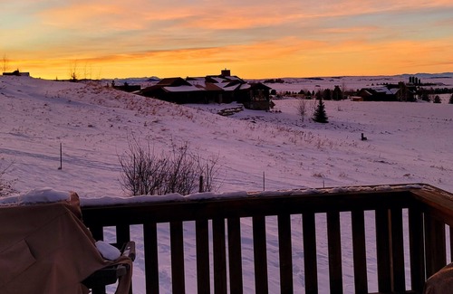 Bozeman Apartment | Huckleberry Retreat. Private, Cozy, Quiet with Beautiful Views!