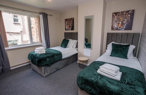 Nottingham House | Hucknall house
